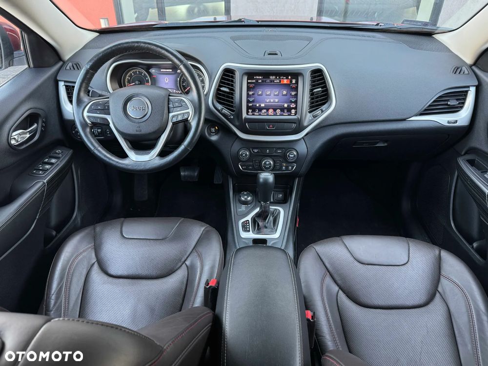 Jeep Cherokee - 24
