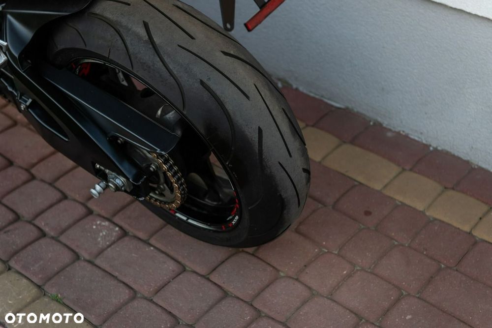Suzuki GSX-R - 10