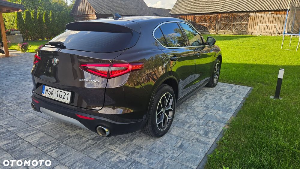 Alfa Romeo Stelvio - 11