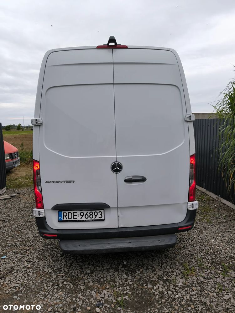 Mercedes-Benz Sprinter - 4
