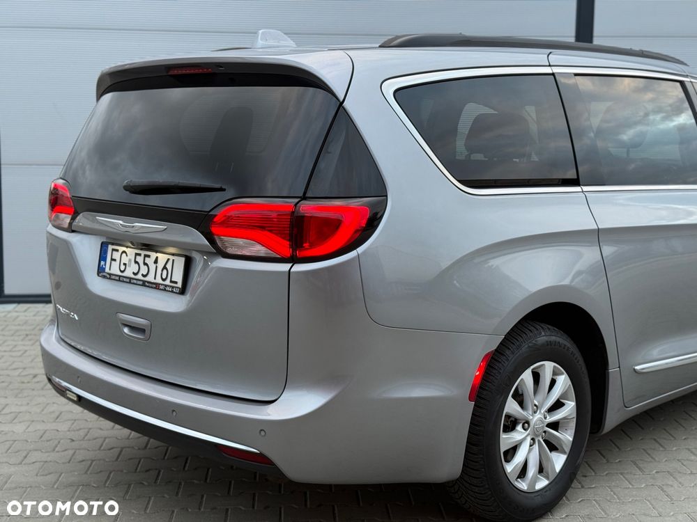Chrysler Pacifica - 18