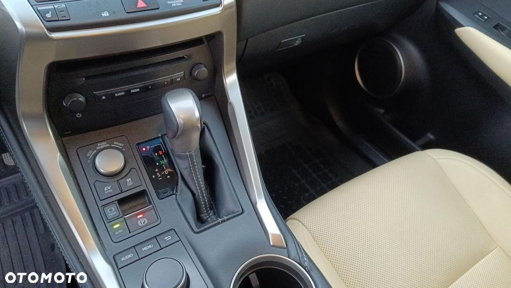 Lexus NX 300h Comfort AWD - 18