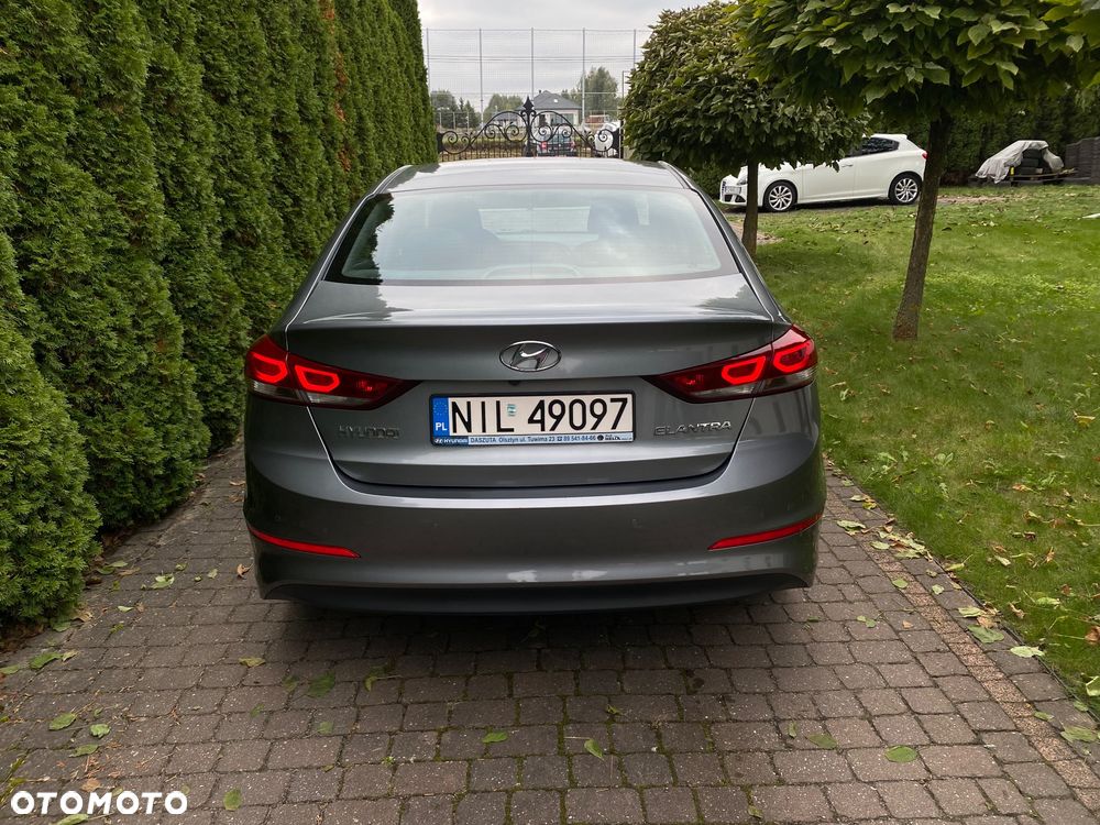 Hyundai Elantra 1.6 Style - 4