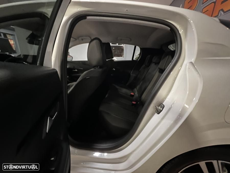 Peugeot 208 1.2 PureTech Allure - 8