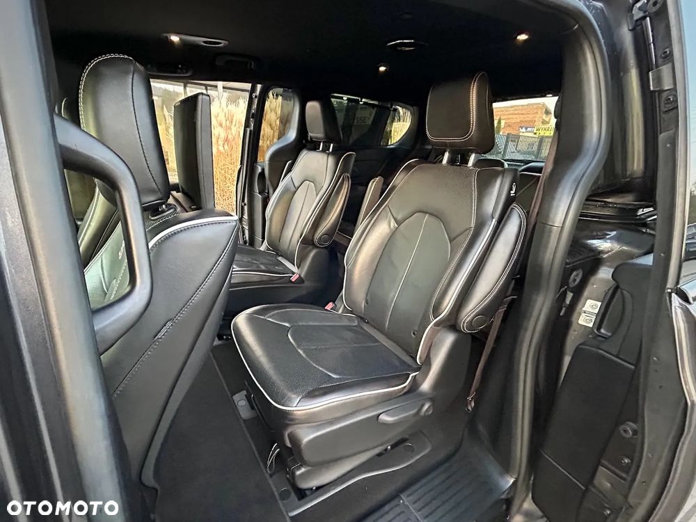 Chrysler Pacifica - 15