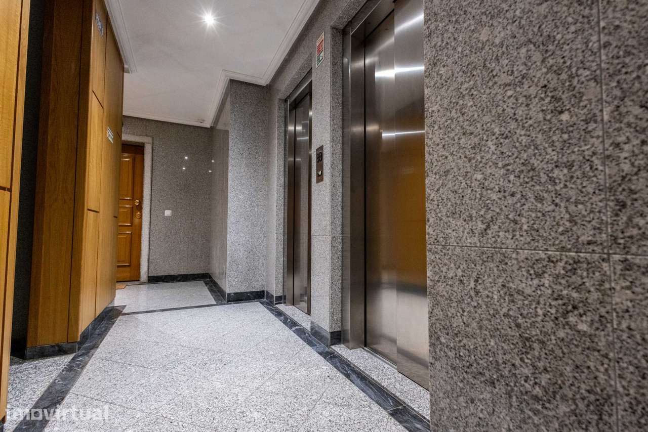 Apartamento T4 -  com excelentes acabamentos e  otimo estado! - Grande imagem: 3/28