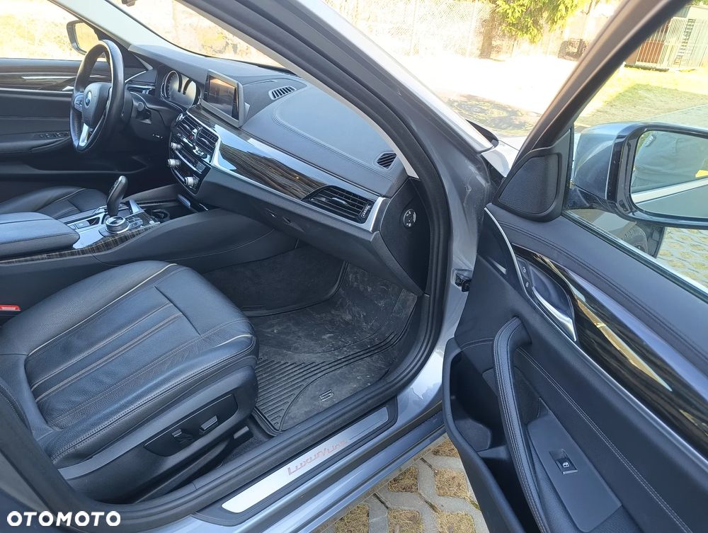 BMW Seria 5 525d Luxury Line sport - 13