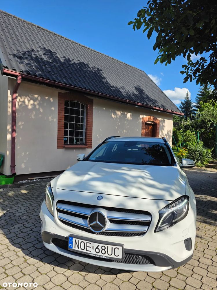 Mercedes-Benz GLA - 25