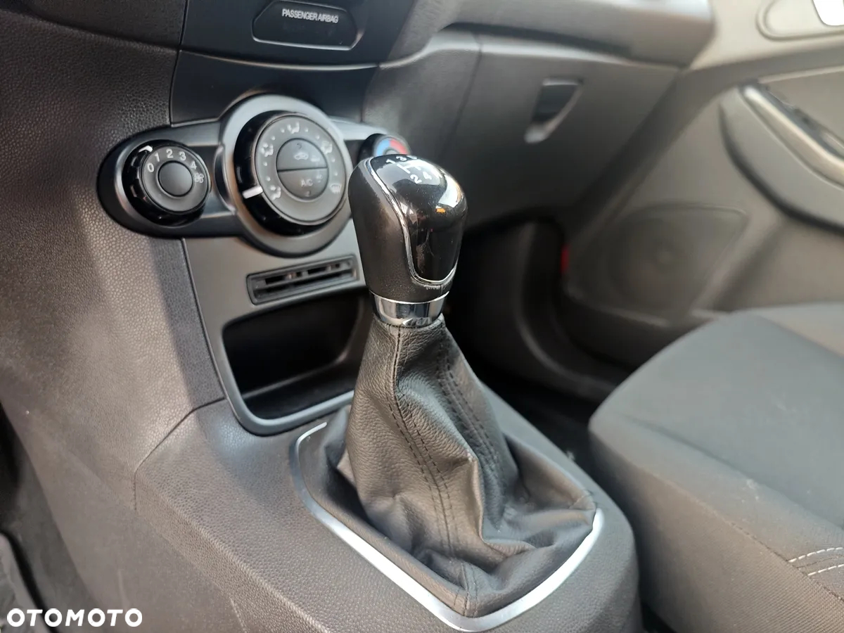 Ford Fiesta - 24