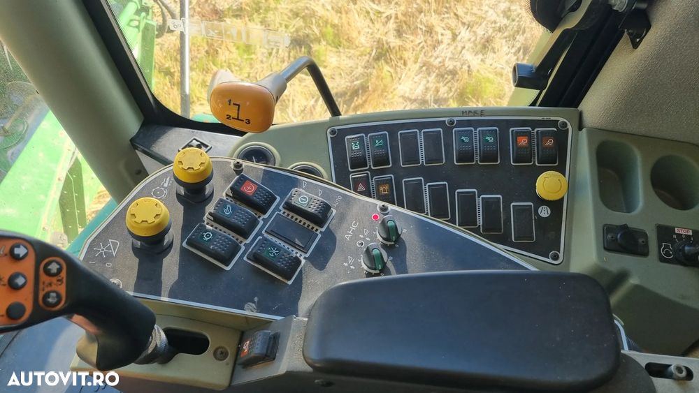John Deere W440 - 17