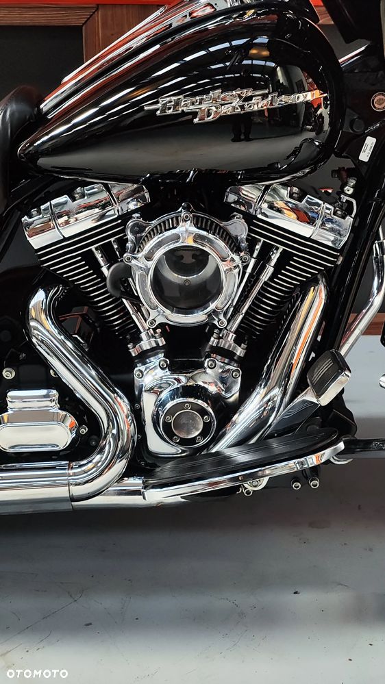Harley-Davidson Touring Street Glide - 18