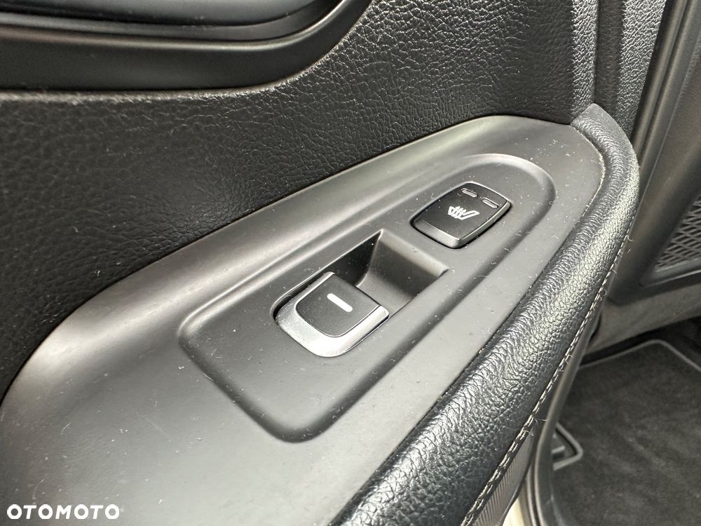 Kia Carens 1.6 GDI Dream Team Edition - 13