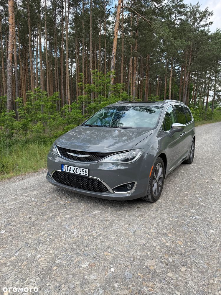 Chrysler Pacifica - 2