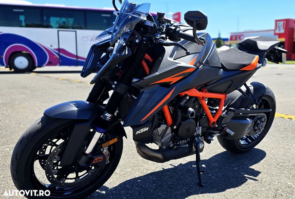 KTM 1390 Super Duke - 1
