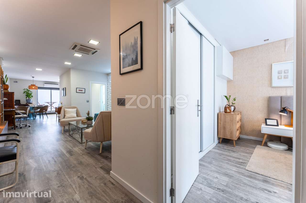 Há apartamentos T1 pensados apenas para dormir. Este não é um deles... - Grande imagem: 2/21