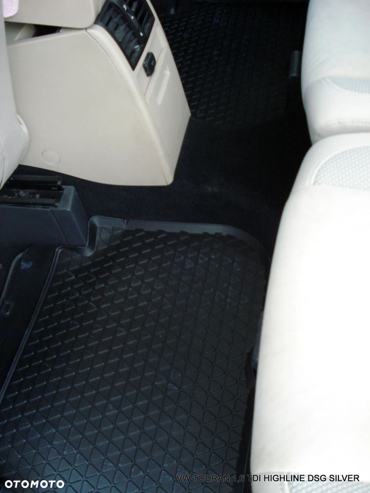 Volkswagen Touran 1.6 TDI DPF BlueMotion Technology DSG Highline - 26