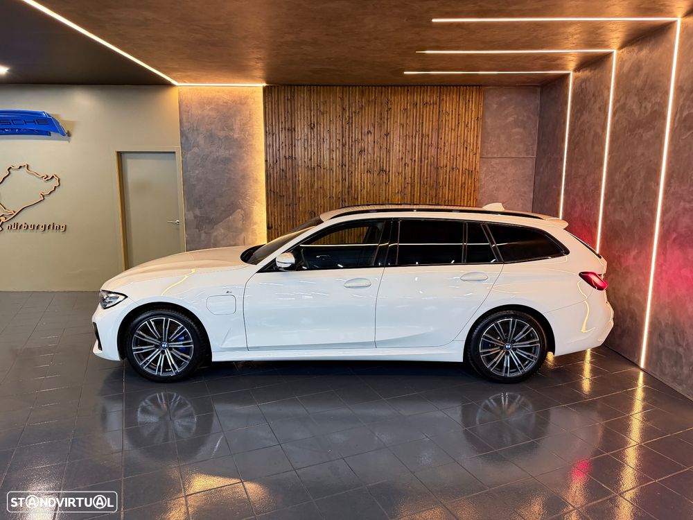 BMW 330 e Touring Aut. M Sport - 2