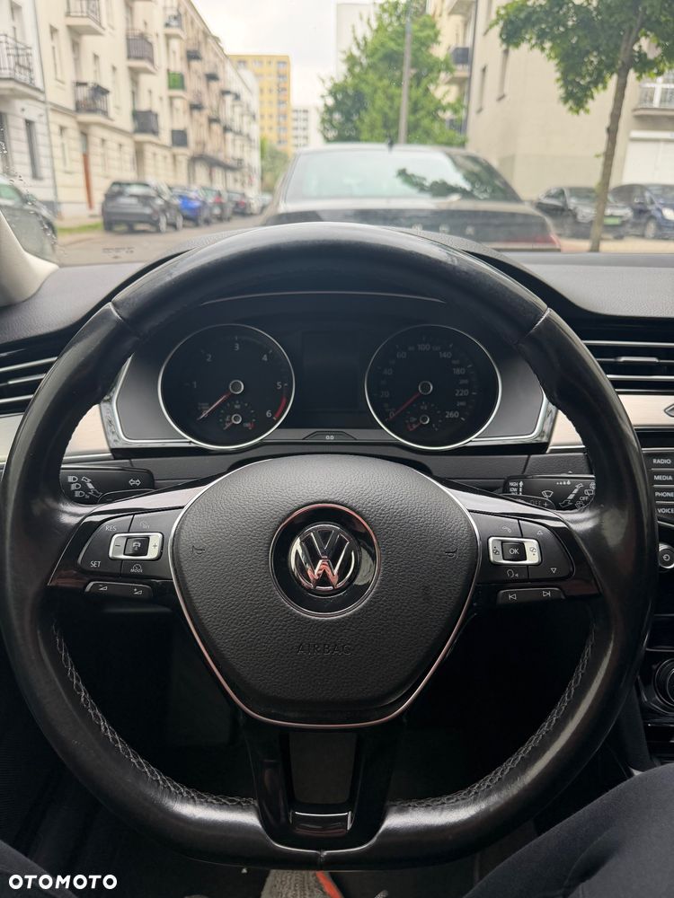 Volkswagen Passat 2.0 TDI SCR DSG - 16