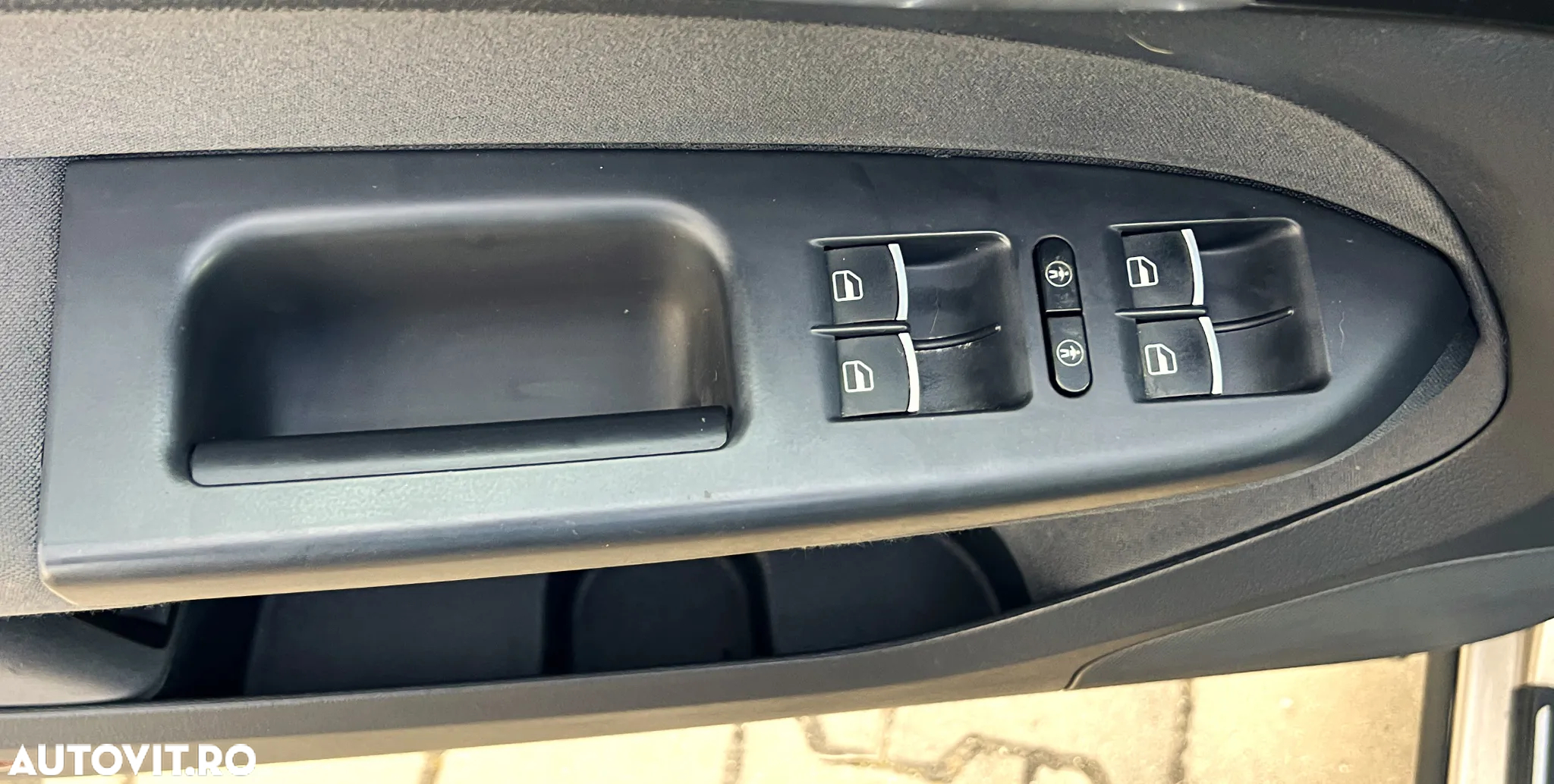Volkswagen Touran 1.6 TDI Comfortline - 11