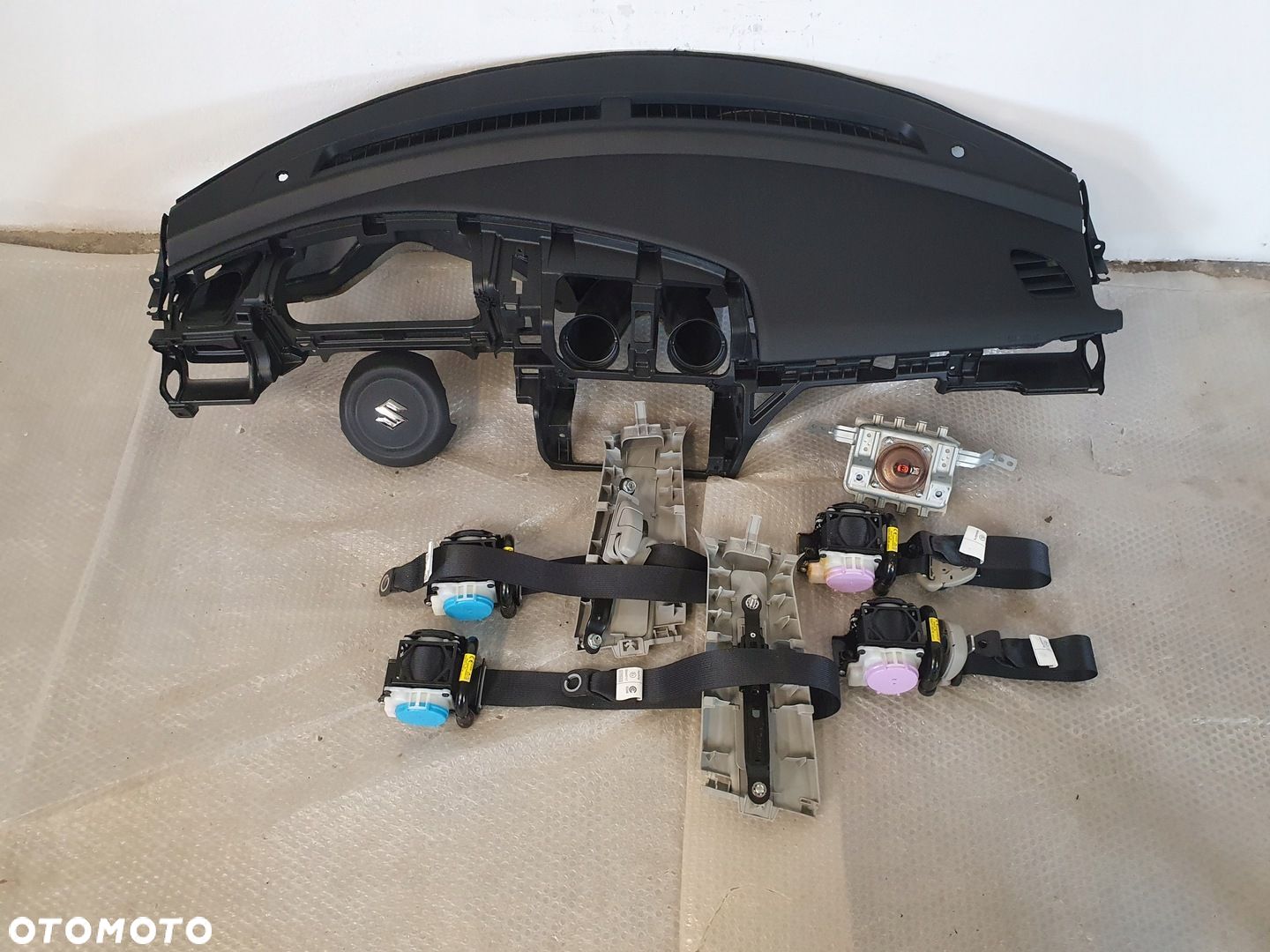 Suzuki Swift MK8 2017- deska konsola airbag pasy - 1