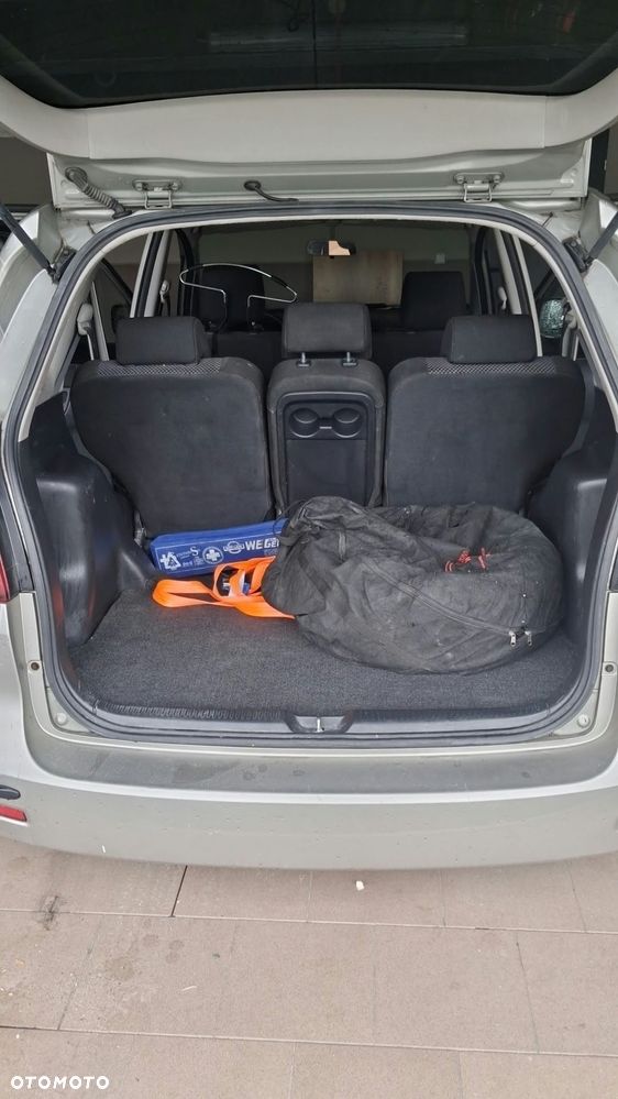 Toyota Corolla Verso - 7