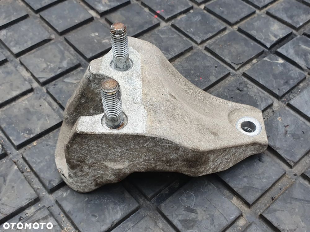 Łapa wspornik podpora Ford Fiesta MK7 8V51-7M125-AB - 1
