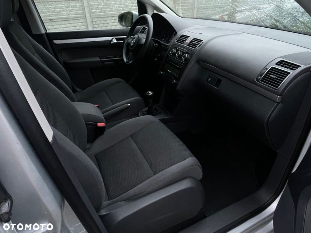 Volkswagen Touran - 16