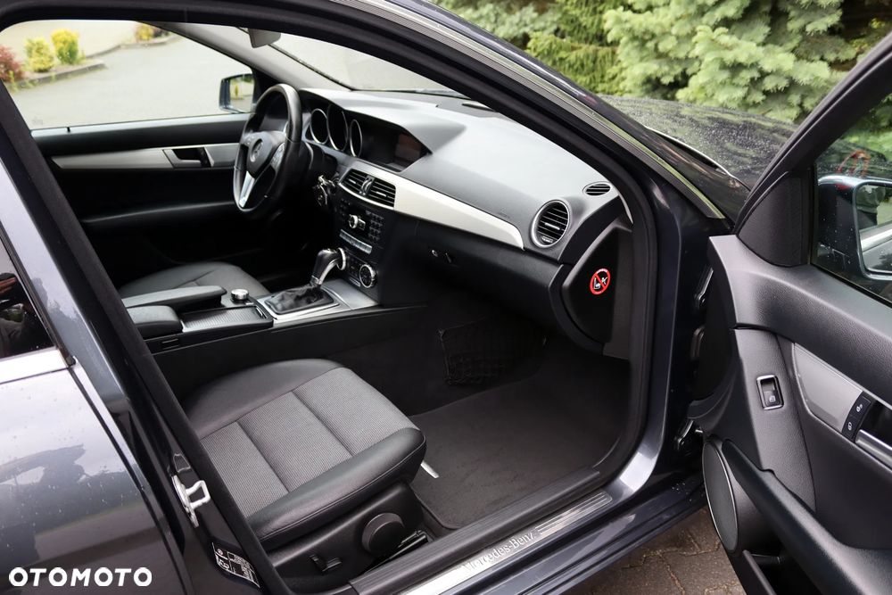 Mercedes-Benz Klasa C 180 BlueEFFICIENCY 7G-TRONIC Avantgarde - 20