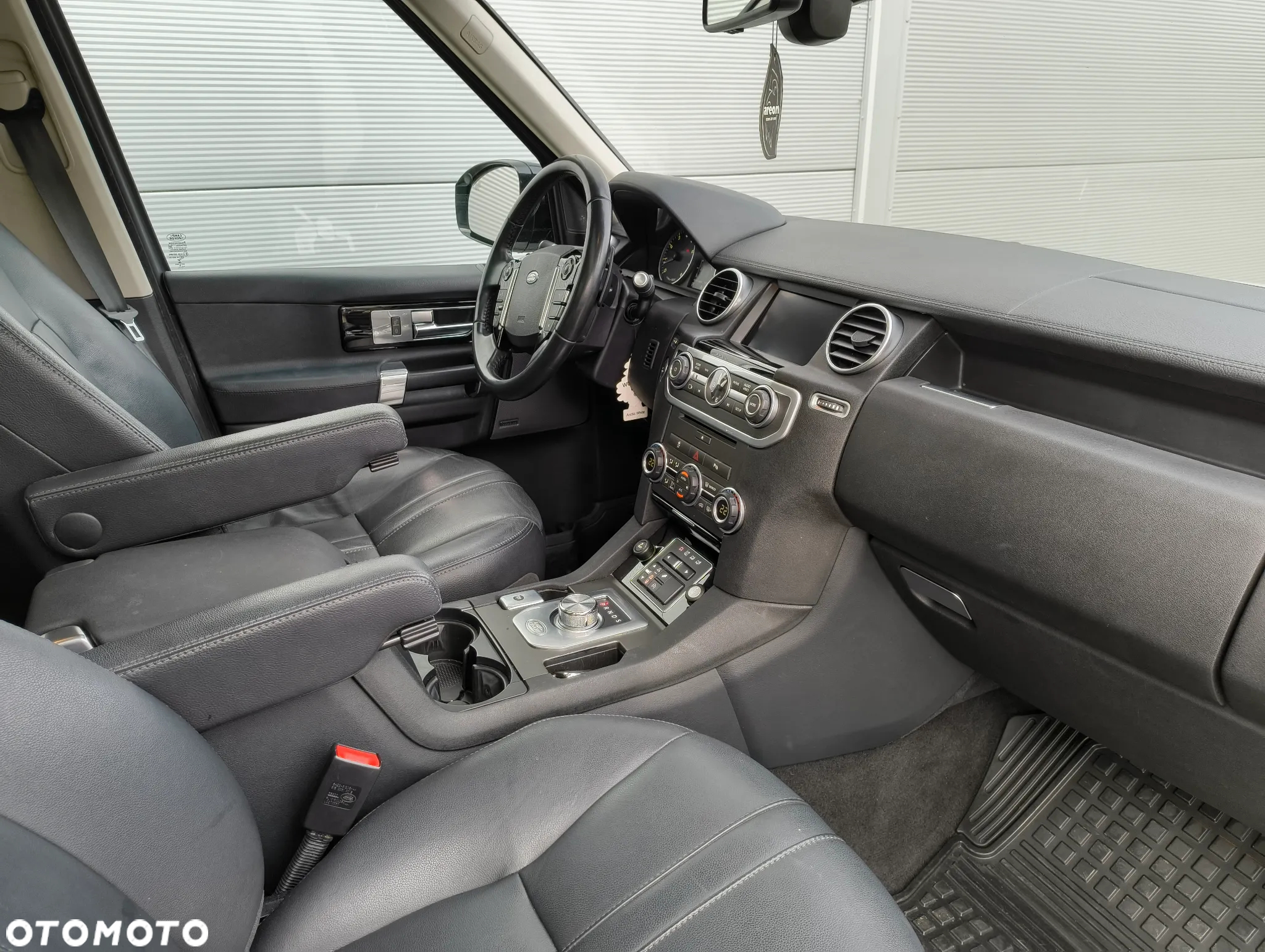 Land Rover Discovery IV 3.0 V6 SC HSE - 12