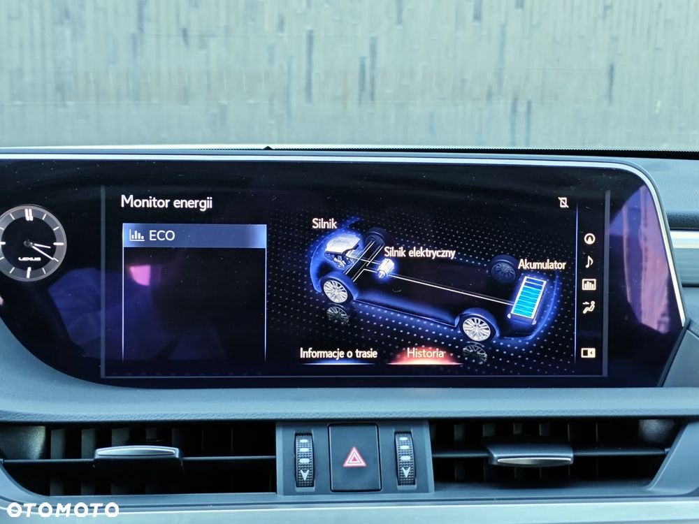 Lexus ES 300h F Sport Edition - 20