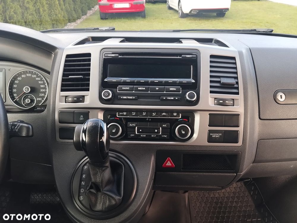 Volkswagen Caravelle - 9