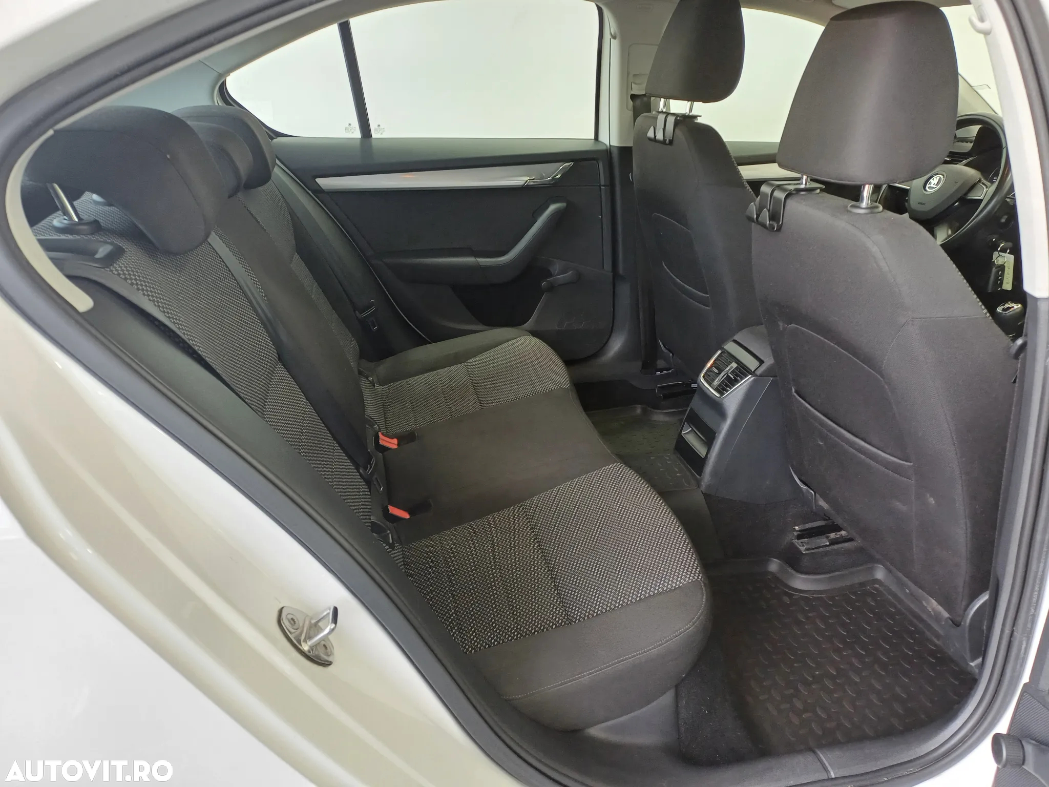 Skoda Octavia 1.6 TDI AMBITION - 18