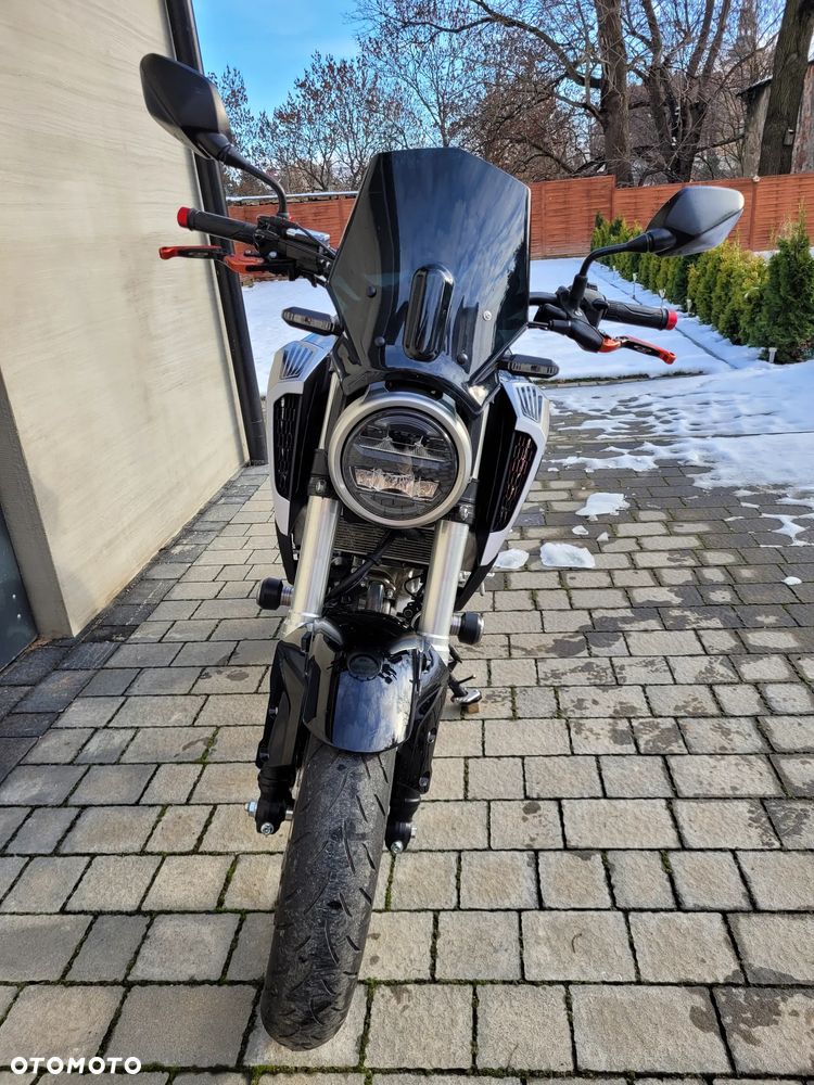 Honda CB - 12