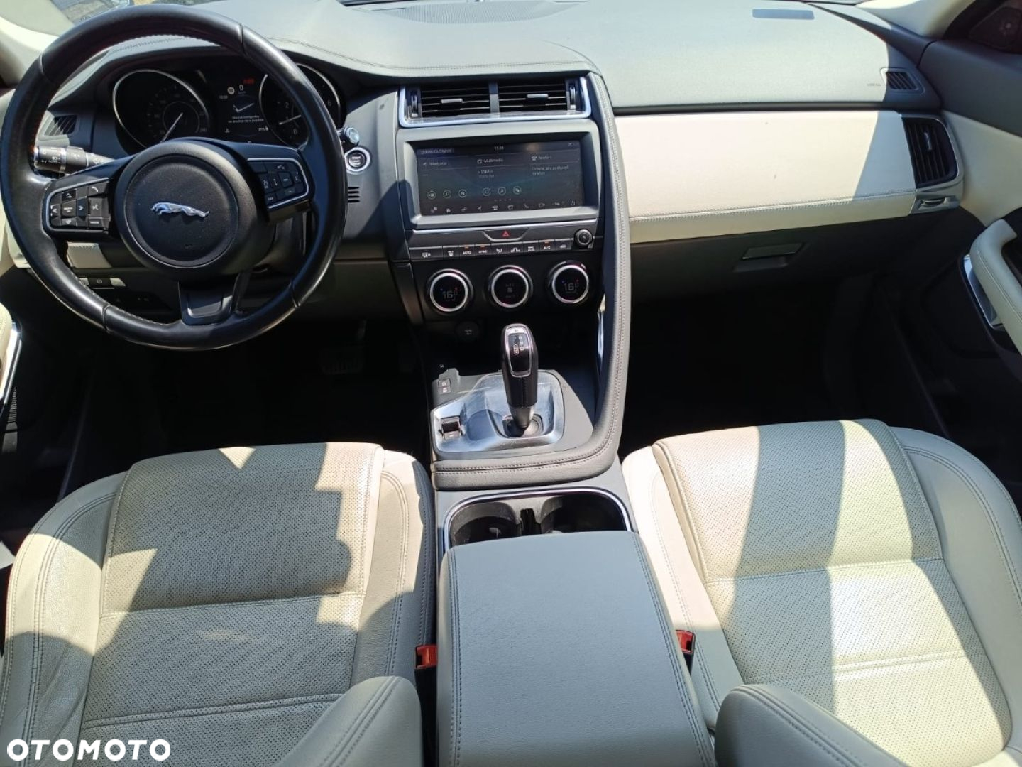 Jaguar E-Pace - 28
