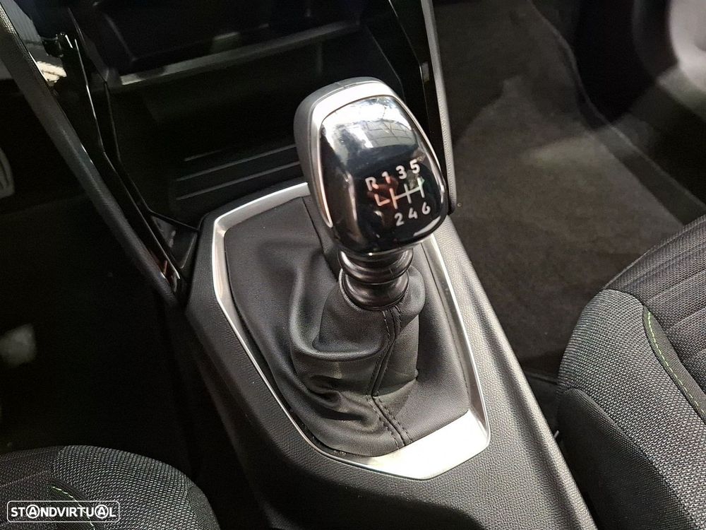Peugeot 2008 1.2 PureTech Active - 19