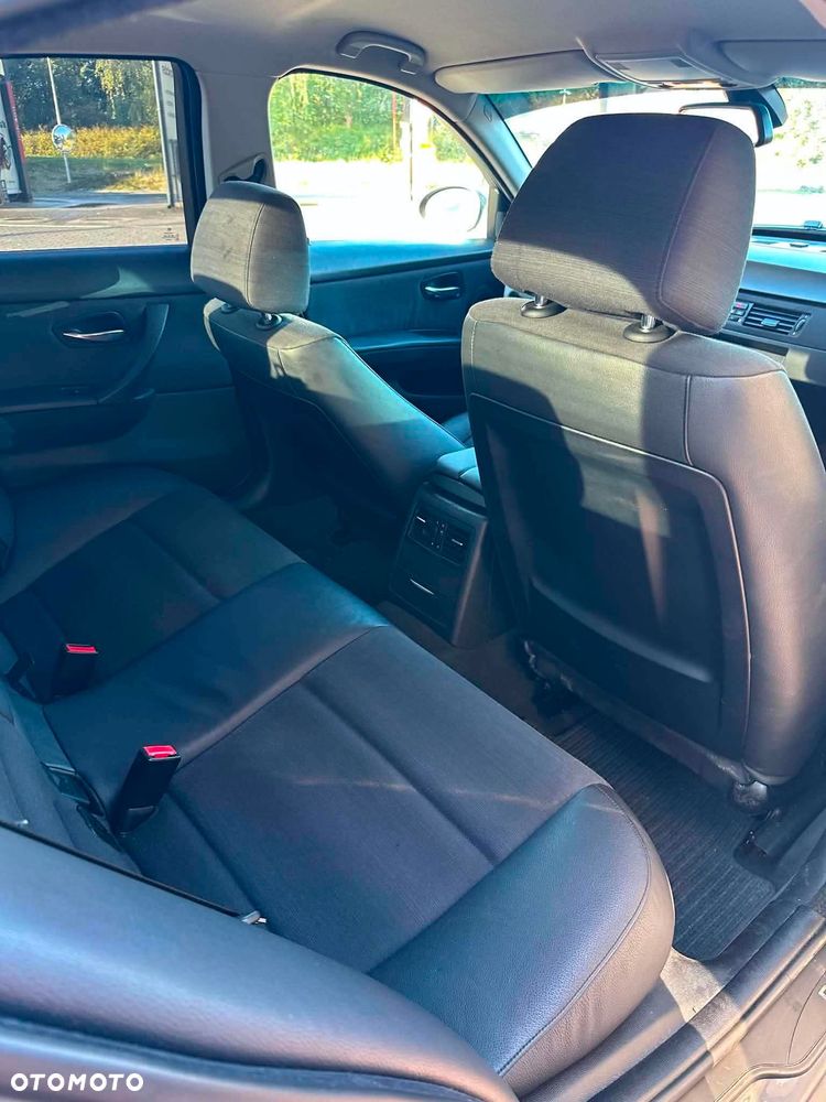 BMW Seria 3 320i - 9