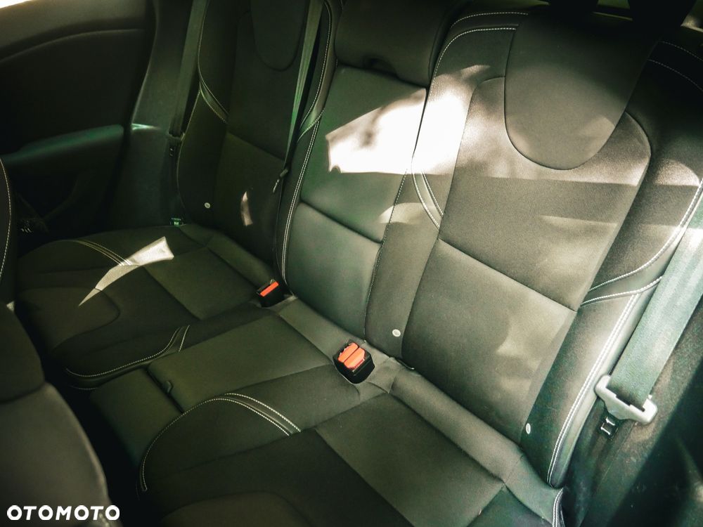 Volvo V40 D2 Momentum - 16