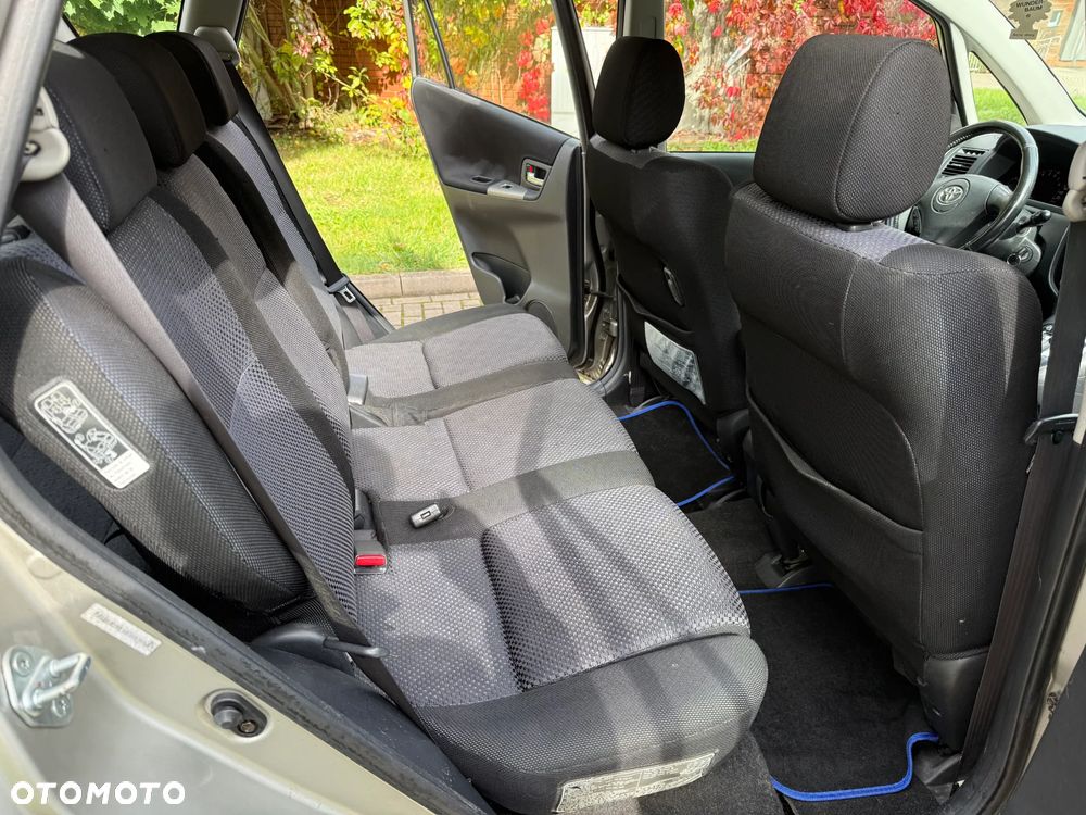 Toyota Corolla Verso - 15