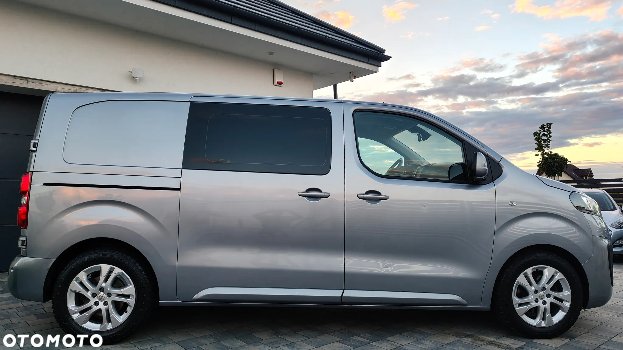 Opel VIVARO - 8