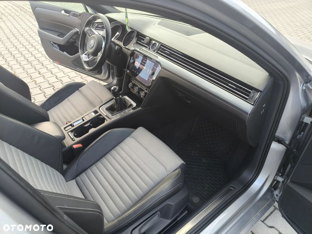 Volkswagen Passat - 20