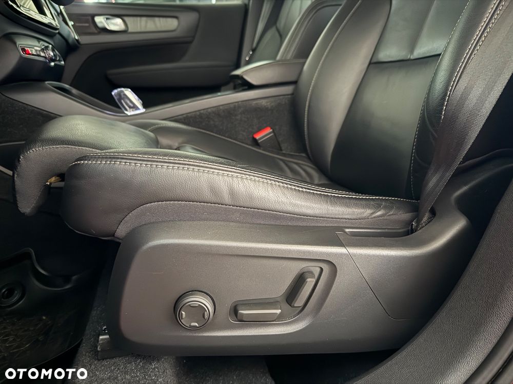 Volvo XC 40 B3 B DKG Plus Dark - 30