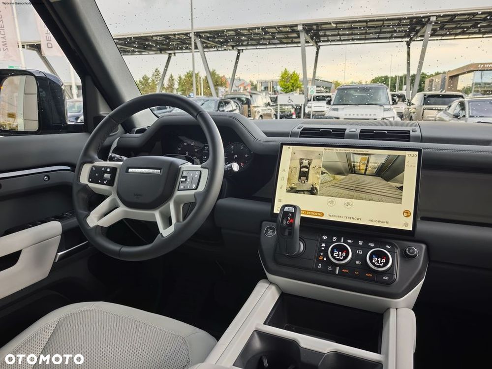 Land Rover Defender - 2
