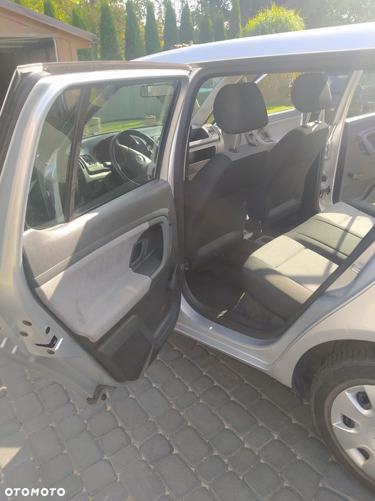 Skoda Fabia 2008 photo 4