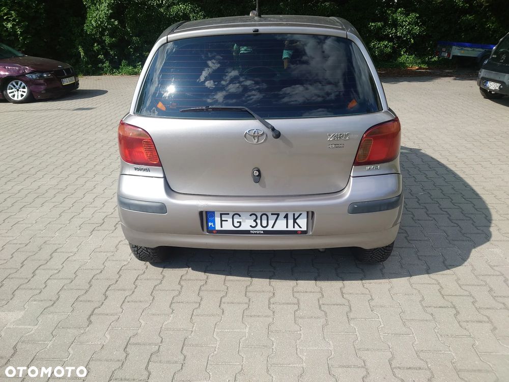 Toyota Yaris 1.0 Base - 4