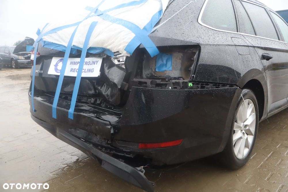 Skoda Superb 2.0 TDI Sportline DSG - 15