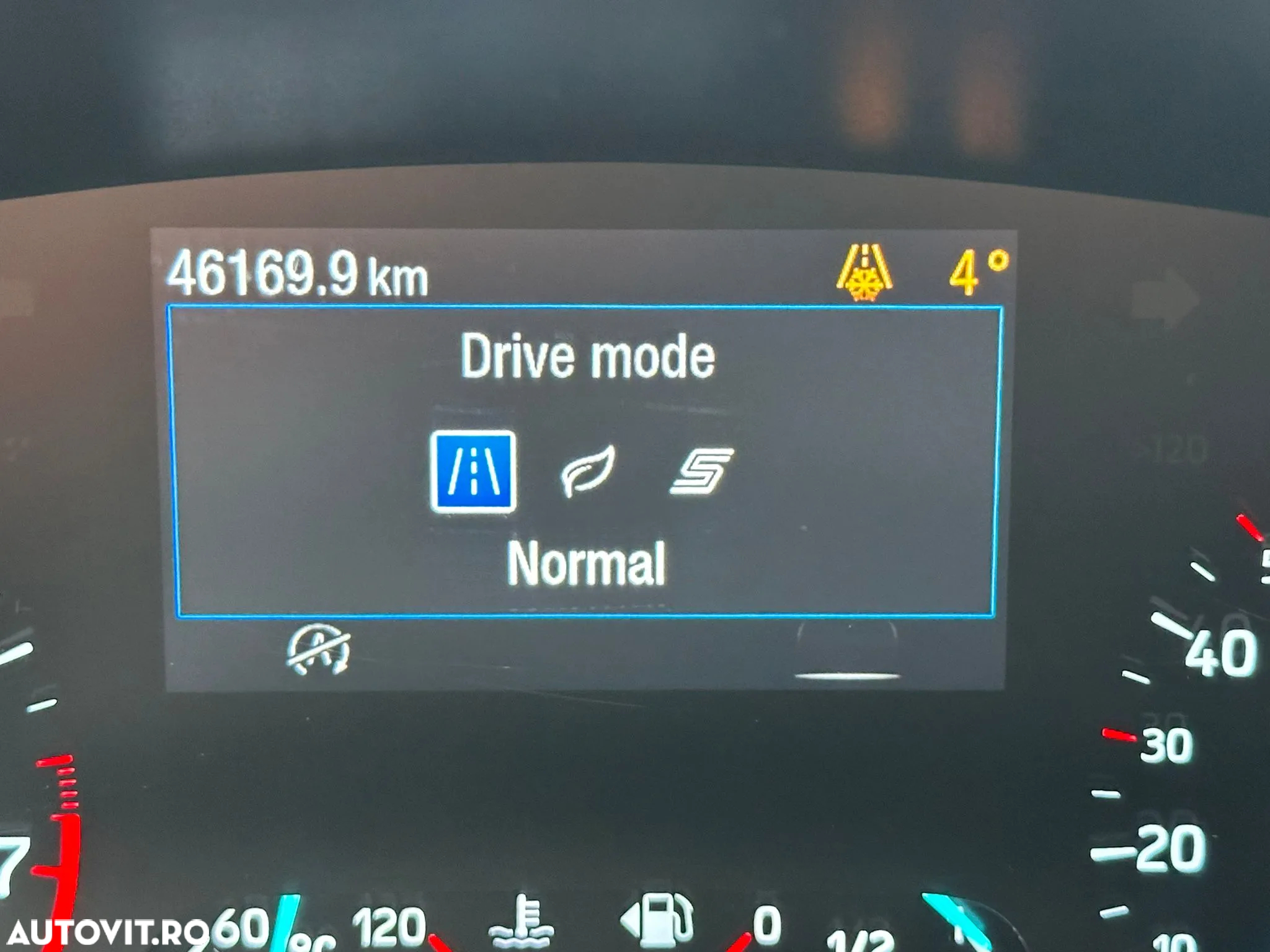 Ford Focus Turnier 1.0 EcoBoost Start-Stopp-System ST-LINE - 21