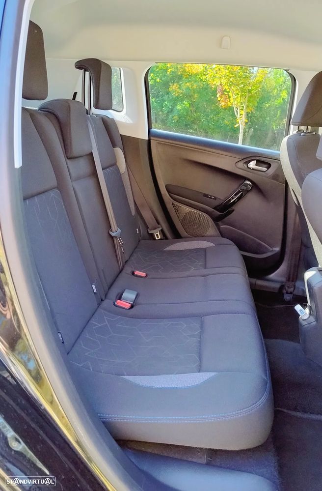 Peugeot 2008 1.5 BlueHDi Signature - 11