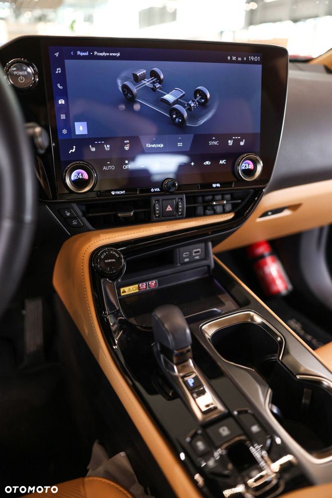 Lexus NX 350h Omotenashi AWD - 19