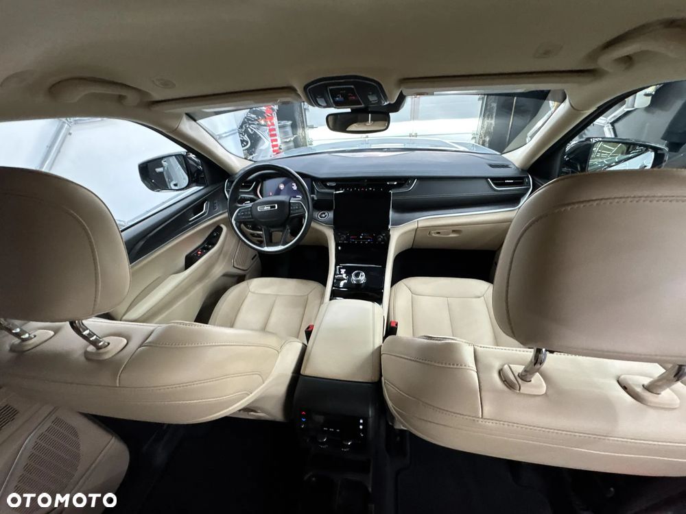 Jeep Grand Cherokee - 11