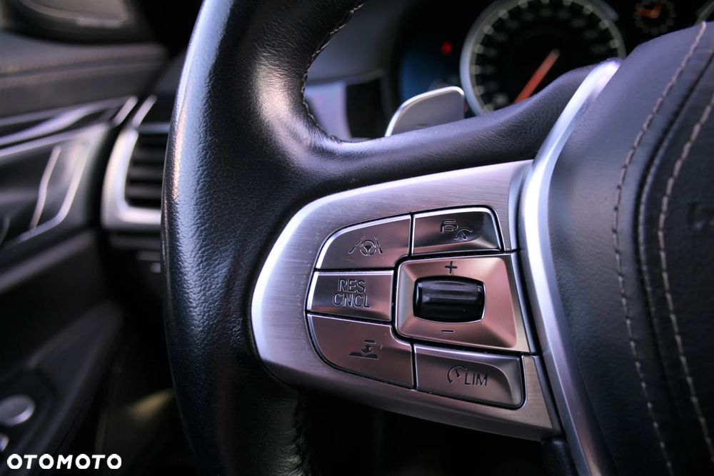 BMW Seria 7 750i xDrive - 15